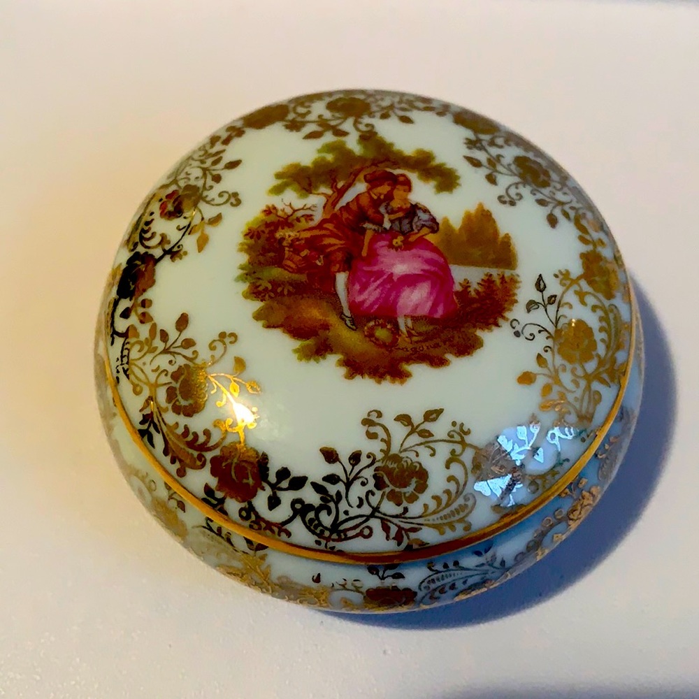 Vintage Limoges France trinkets/jewelry box